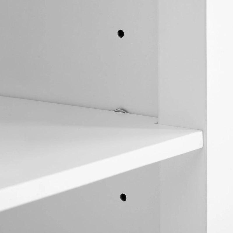 Îlot de cuisine blanc avec plateau en acier inoxydable, tiroirs et étagères ouvertes