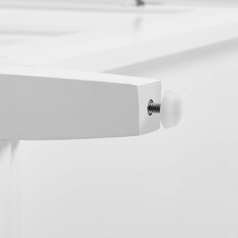 Îlot de cuisine blanc avec plateau en acier inoxydable, tiroirs et étagères ouvertes