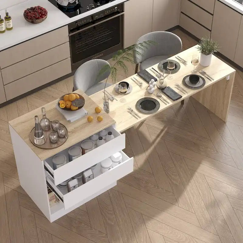 Grand îlot de cuisine en bois blanc avec tiroirs de rangement et table à manger